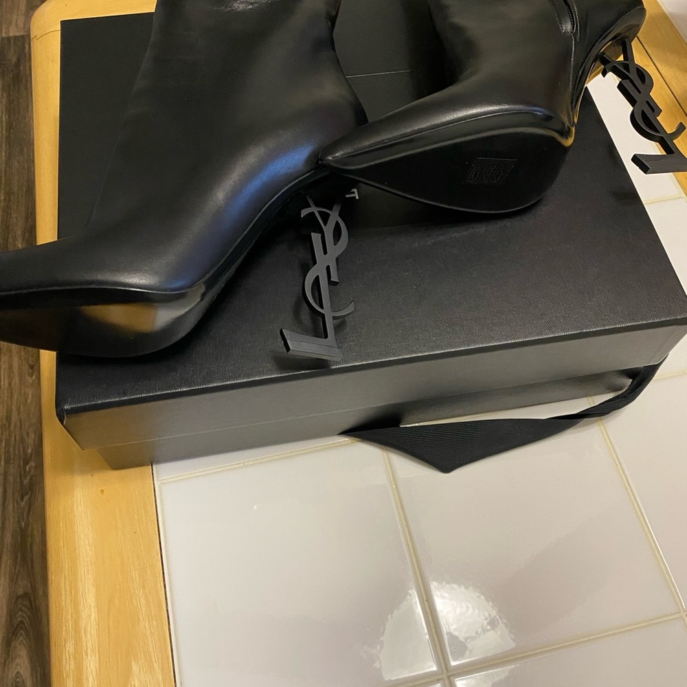 Saint Laurent Pointed Toe High Heel Booties - Picture 3 of 7